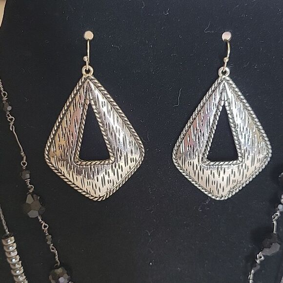 LOFT Three Piece Jewelry Bundle - Picture 4 of 9